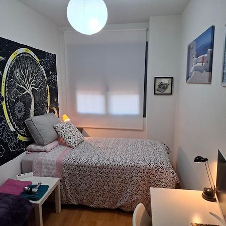 Habitaciones Individuales Wifi Tv Microondas Cerca Del Aeropuerto Madrid Habitacion Grande Wc Privado O Habitacion Pequena Wc Compartido Muy Tranquilas Bien Comunicadas Tren Metro Bus Facil Aparcamiento ซานเซบัสเตียน เดลอส เรเยส ภายนอก รูปภาพ