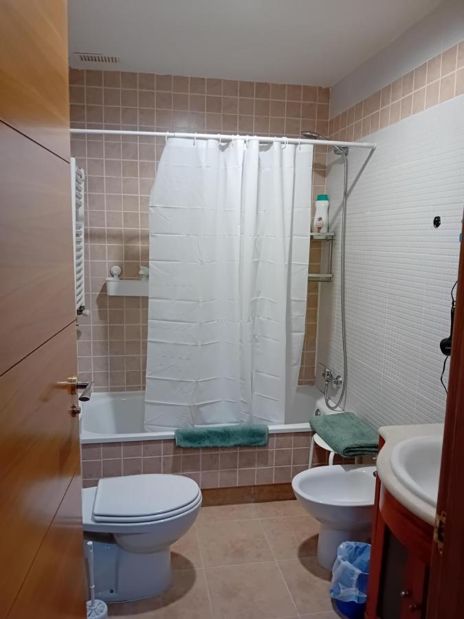 Habitaciones Individuales Wifi Tv Microondas Cerca Del Aeropuerto Madrid Habitacion Grande Wc Privado O Habitacion Pequena Wc Compartido Muy Tranquilas Bien Comunicadas Tren Metro Bus Facil Aparcamiento ซานเซบัสเตียน เดลอส เรเยส ภายนอก รูปภาพ