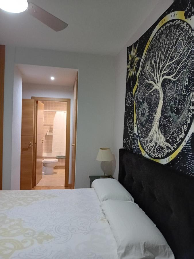 Habitaciones Individuales Wifi Tv Microondas Cerca Del Aeropuerto Madrid Habitacion Grande Wc Privado O Habitacion Pequena Wc Compartido Muy Tranquilas Bien Comunicadas Tren Metro Bus Facil Aparcamiento ซานเซบัสเตียน เดลอส เรเยส ภายนอก รูปภาพ