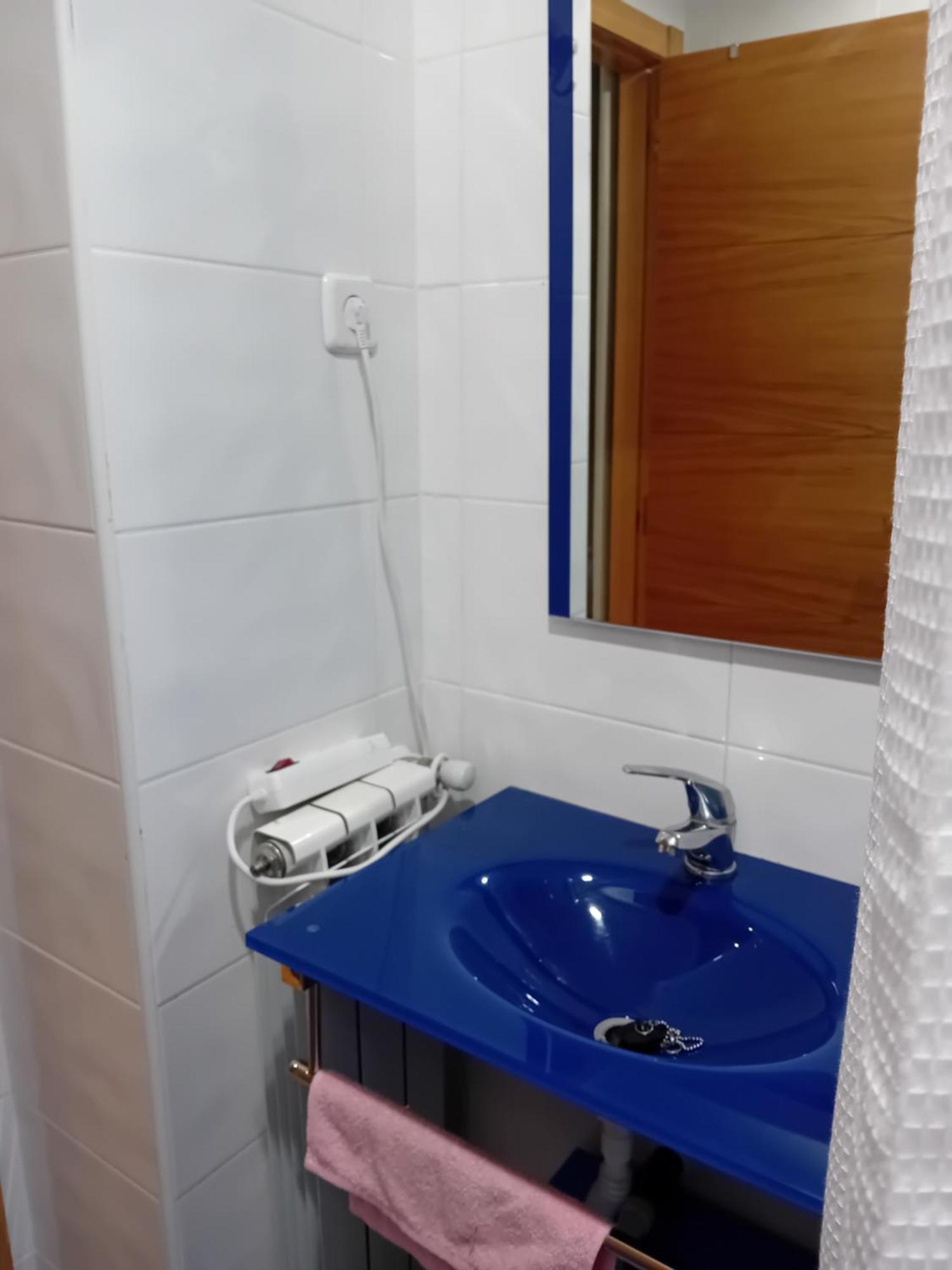 Habitaciones Individuales Wifi Tv Microondas Cerca Del Aeropuerto Madrid Habitacion Grande Wc Privado O Habitacion Pequena Wc Compartido Muy Tranquilas Bien Comunicadas Tren Metro Bus Facil Aparcamiento ซานเซบัสเตียน เดลอส เรเยส ภายนอก รูปภาพ