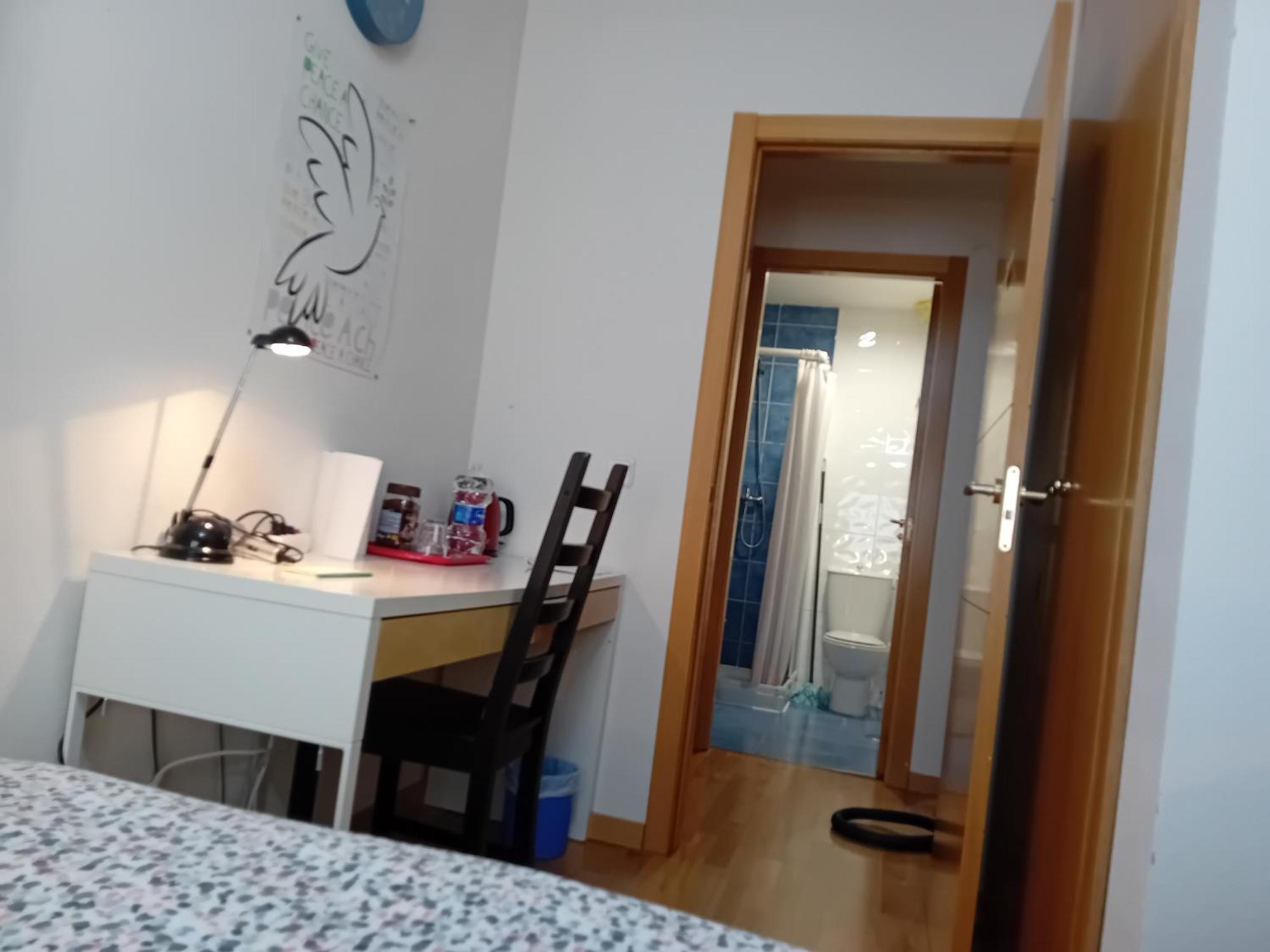 Habitaciones Individuales Wifi Tv Microondas Cerca Del Aeropuerto Madrid Habitacion Grande Wc Privado O Habitacion Pequena Wc Compartido Muy Tranquilas Bien Comunicadas Tren Metro Bus Facil Aparcamiento ซานเซบัสเตียน เดลอส เรเยส ภายนอก รูปภาพ