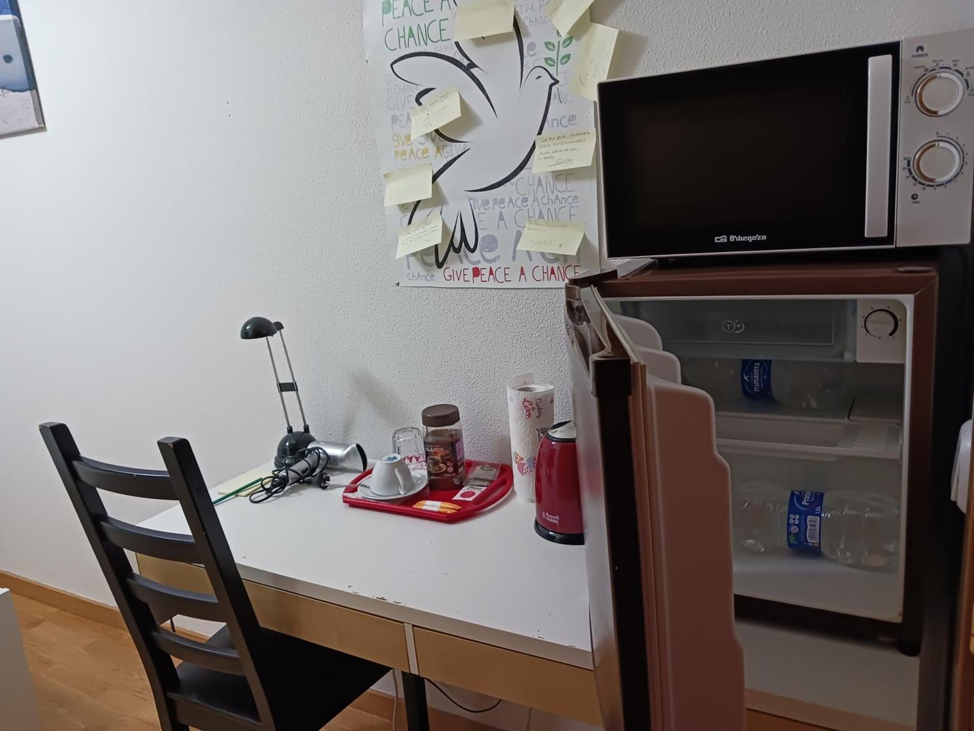 Habitaciones Individuales Wifi Tv Microondas Cerca Del Aeropuerto Madrid Habitacion Grande Wc Privado O Habitacion Pequena Wc Compartido Muy Tranquilas Bien Comunicadas Tren Metro Bus Facil Aparcamiento ซานเซบัสเตียน เดลอส เรเยส ภายนอก รูปภาพ
