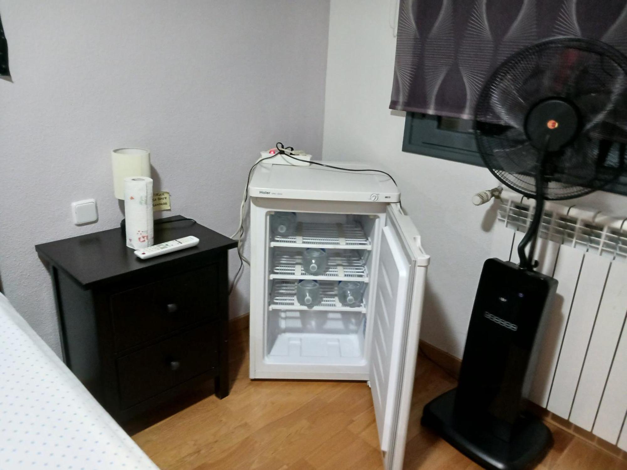 Habitaciones Individuales Wifi Tv Microondas Cerca Del Aeropuerto Madrid Habitacion Grande Wc Privado O Habitacion Pequena Wc Compartido Muy Tranquilas Bien Comunicadas Tren Metro Bus Facil Aparcamiento ซานเซบัสเตียน เดลอส เรเยส ภายนอก รูปภาพ