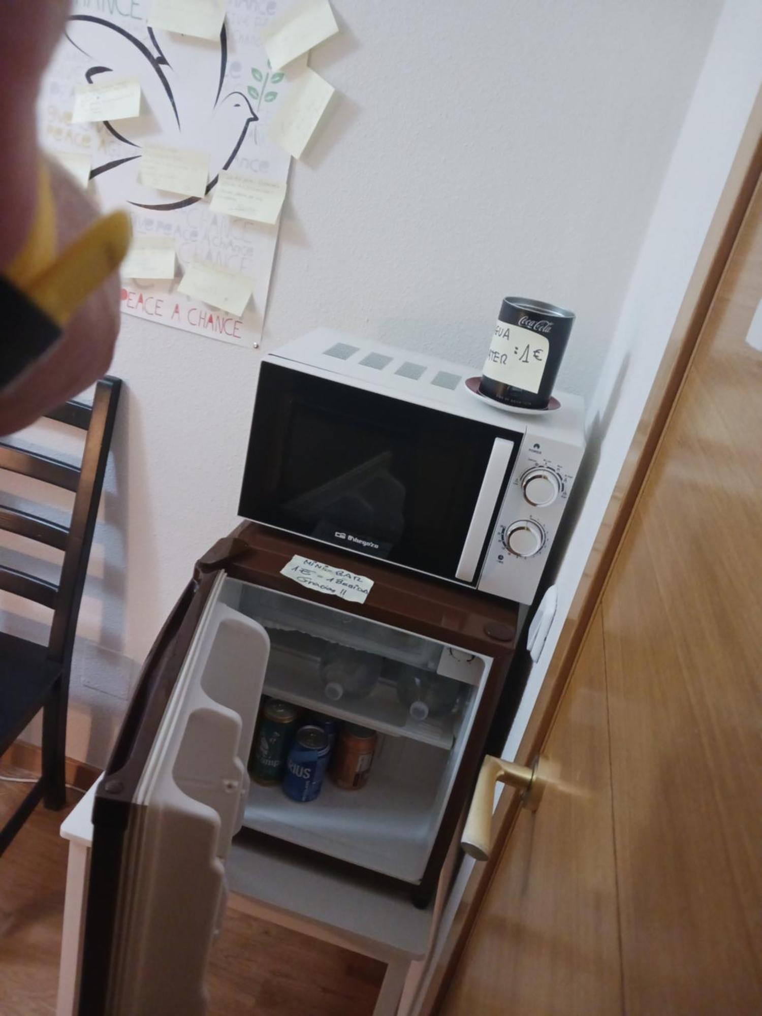 Habitaciones Individuales Wifi Tv Microondas Cerca Del Aeropuerto Madrid Habitacion Grande Wc Privado O Habitacion Pequena Wc Compartido Muy Tranquilas Bien Comunicadas Tren Metro Bus Facil Aparcamiento ซานเซบัสเตียน เดลอส เรเยส ภายนอก รูปภาพ