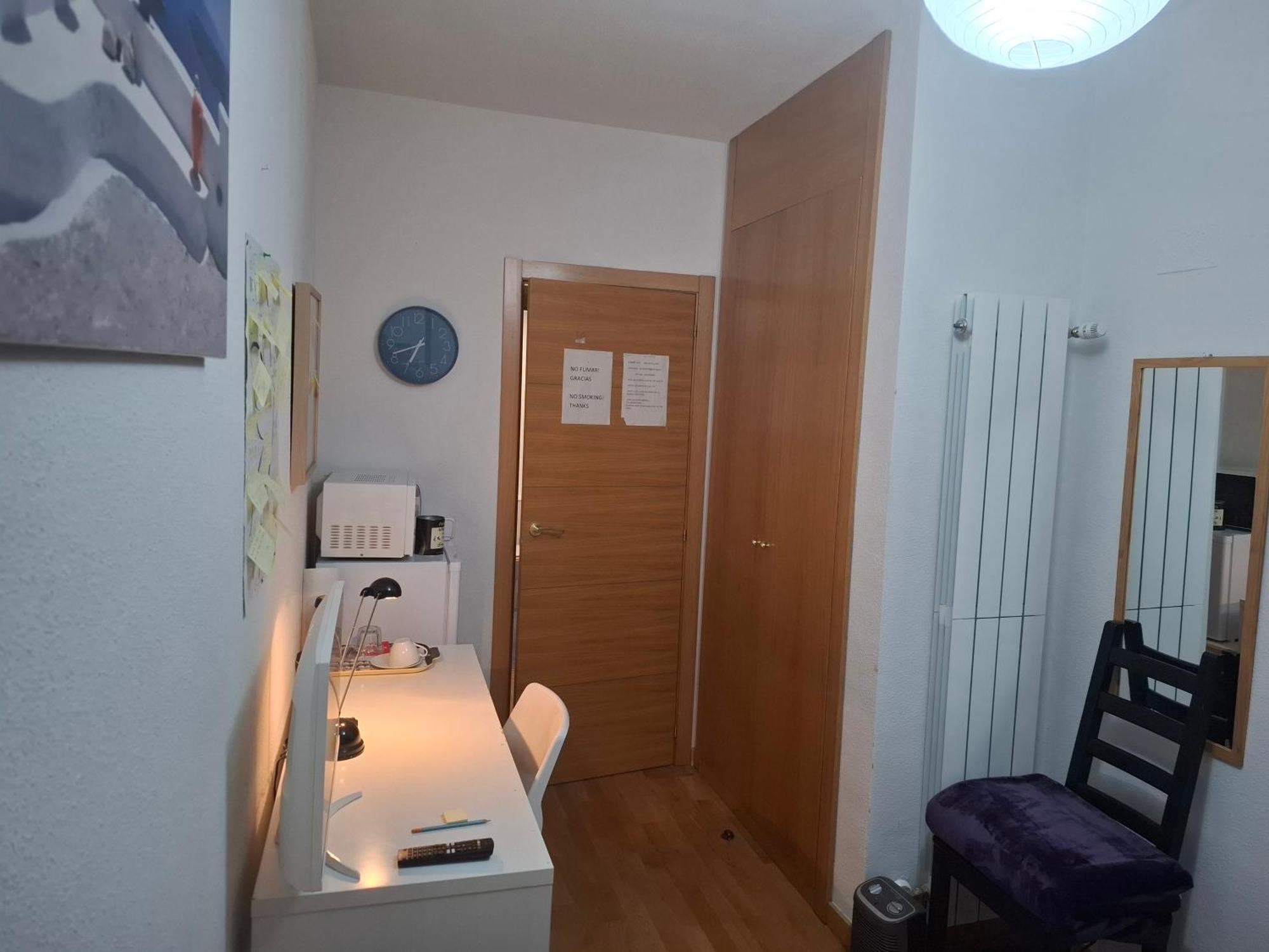 Habitaciones Individuales Wifi Tv Microondas Cerca Del Aeropuerto Madrid Habitacion Grande Wc Privado O Habitacion Pequena Wc Compartido Muy Tranquilas Bien Comunicadas Tren Metro Bus Facil Aparcamiento ซานเซบัสเตียน เดลอส เรเยส ภายนอก รูปภาพ