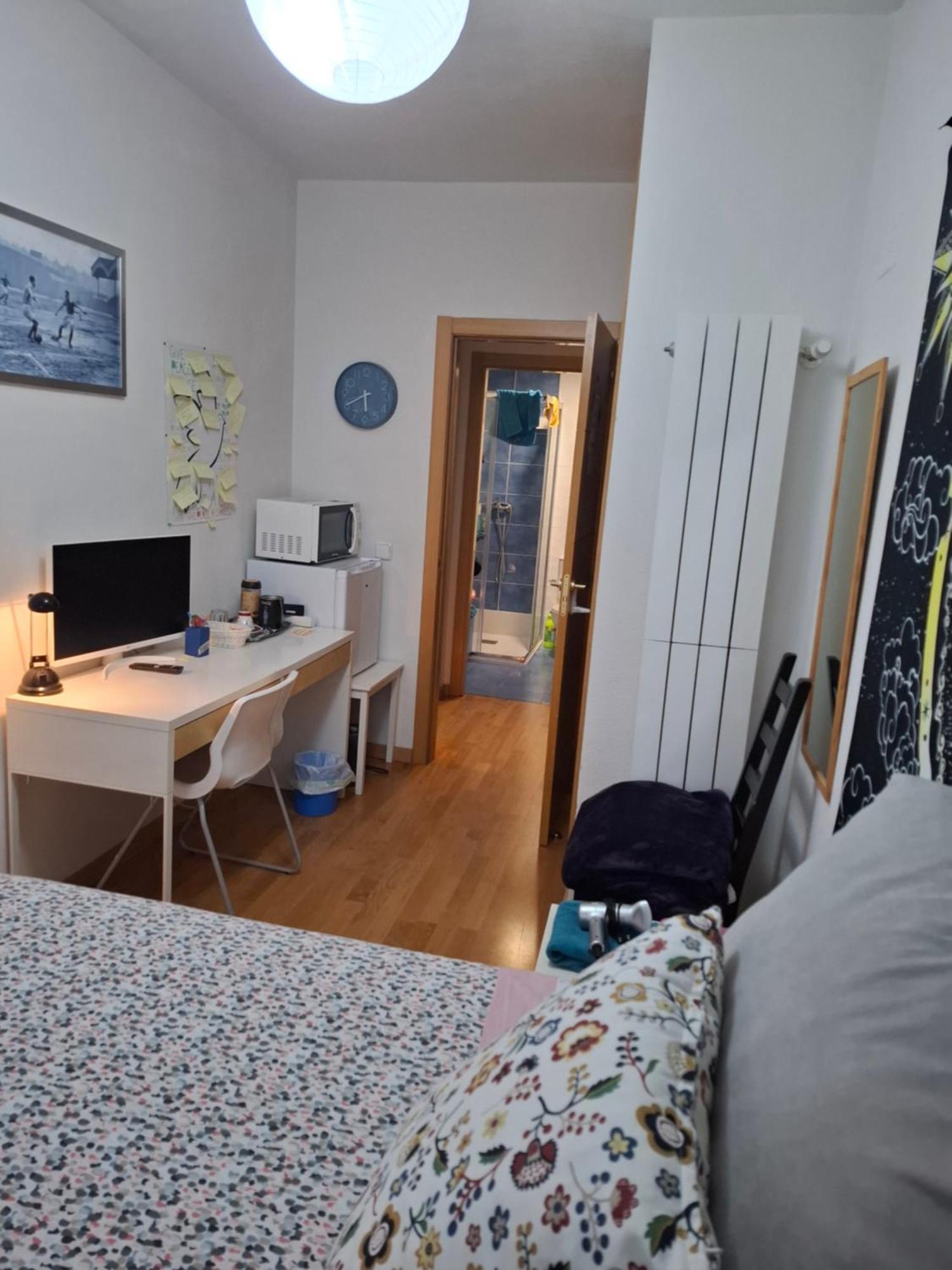 Habitaciones Individuales Wifi Tv Microondas Cerca Del Aeropuerto Madrid Habitacion Grande Wc Privado O Habitacion Pequena Wc Compartido Muy Tranquilas Bien Comunicadas Tren Metro Bus Facil Aparcamiento ซานเซบัสเตียน เดลอส เรเยส ภายนอก รูปภาพ