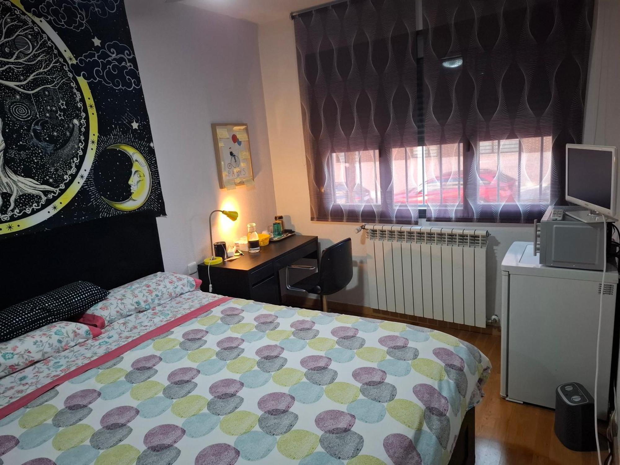 Habitaciones Individuales Wifi Tv Microondas Cerca Del Aeropuerto Madrid Habitacion Grande Wc Privado O Habitacion Pequena Wc Compartido Muy Tranquilas Bien Comunicadas Tren Metro Bus Facil Aparcamiento ซานเซบัสเตียน เดลอส เรเยส ภายนอก รูปภาพ