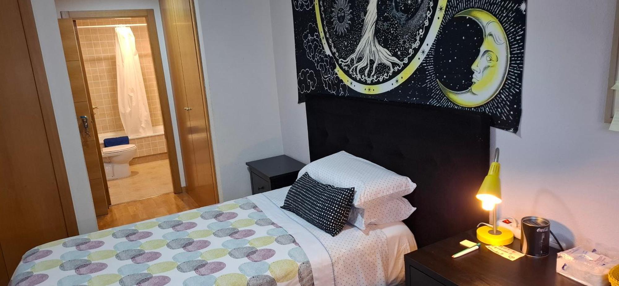 Habitaciones Individuales Wifi Tv Microondas Cerca Del Aeropuerto Madrid Habitacion Grande Wc Privado O Habitacion Pequena Wc Compartido Muy Tranquilas Bien Comunicadas Tren Metro Bus Facil Aparcamiento ซานเซบัสเตียน เดลอส เรเยส ภายนอก รูปภาพ